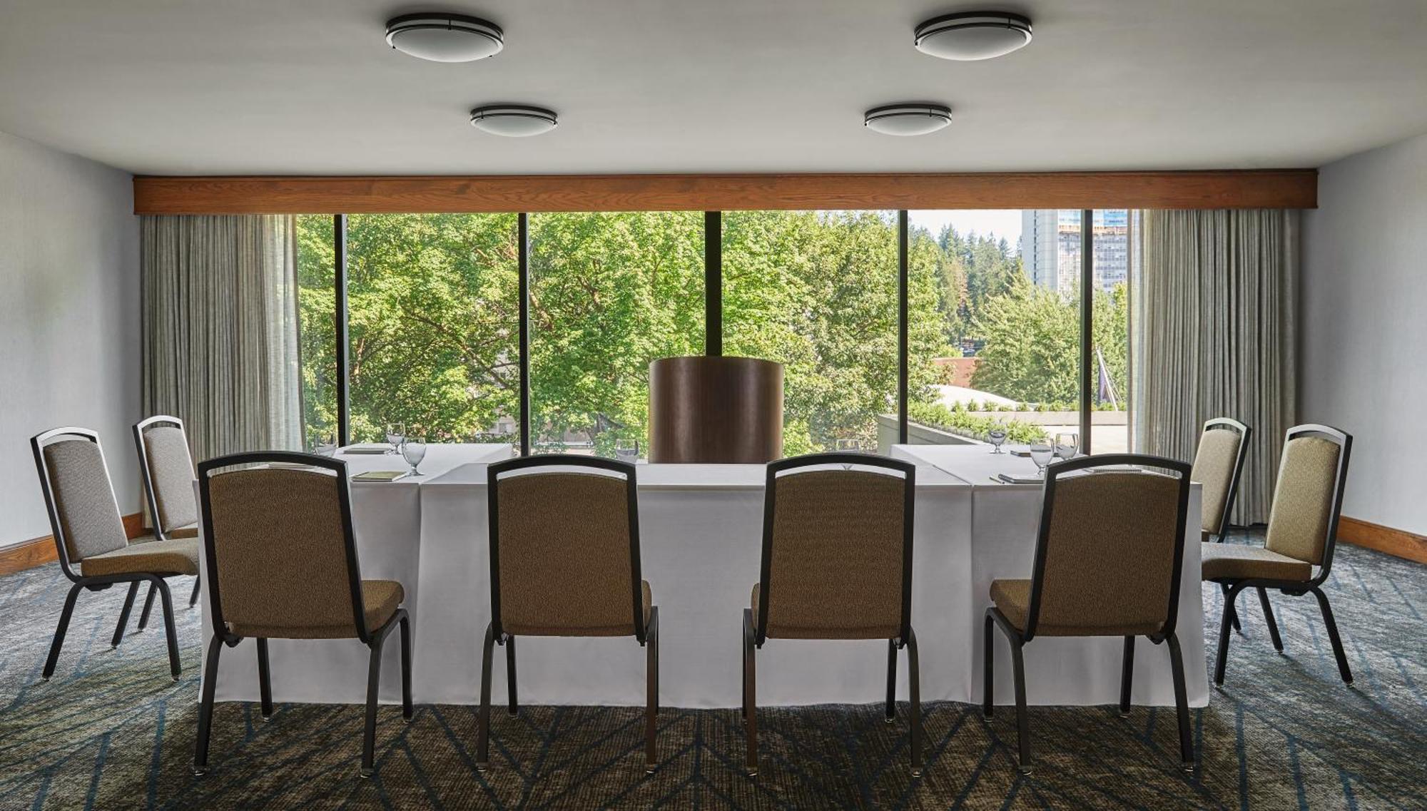 Graduate By Hilton Eugene Hotel Exterior photo