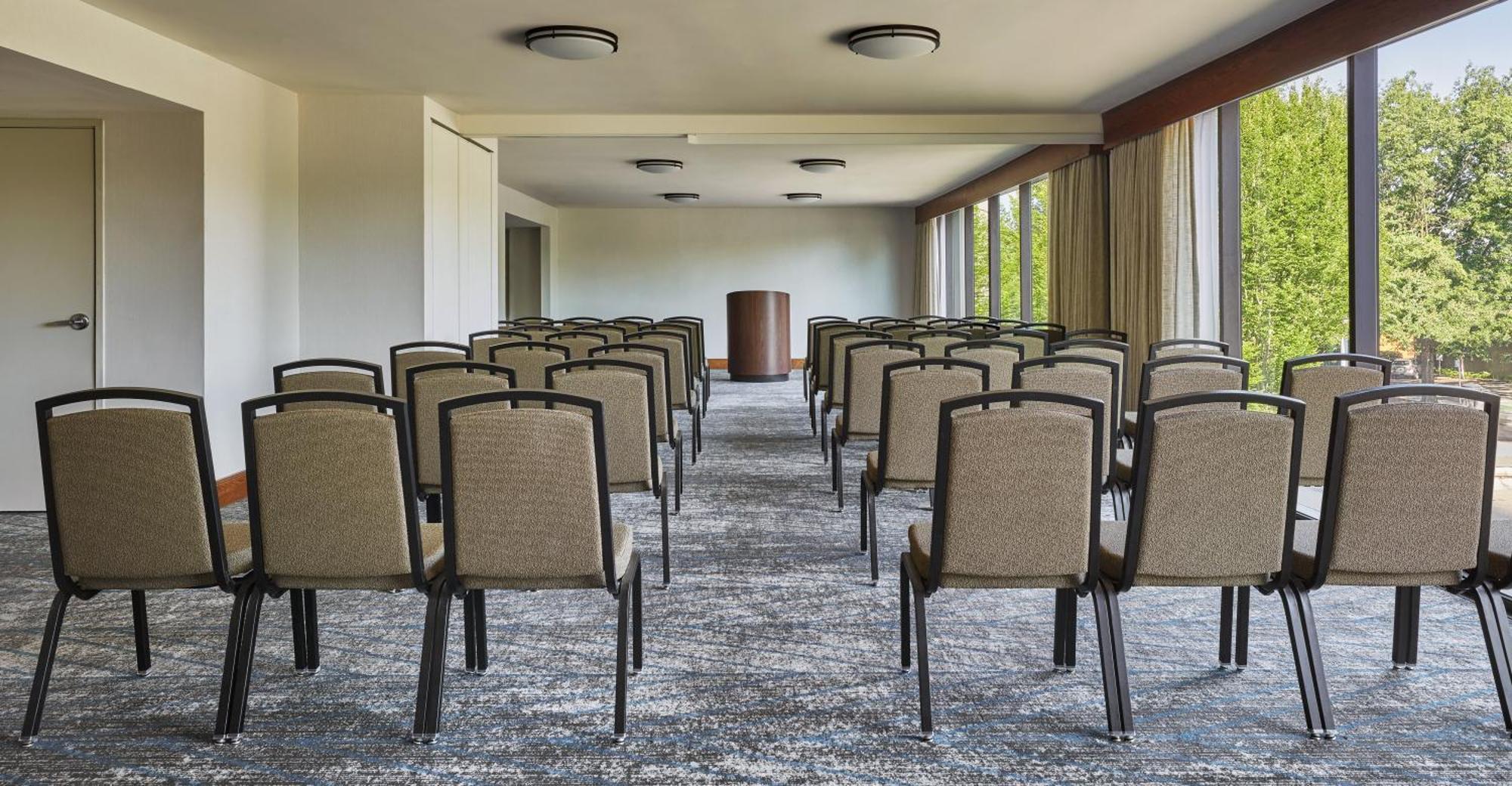 Graduate By Hilton Eugene Hotel Exterior photo